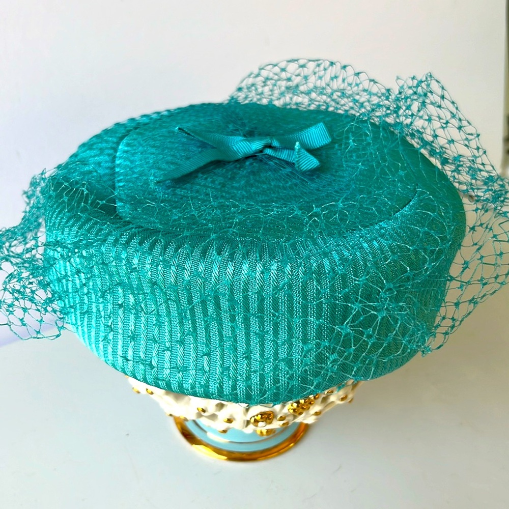 Vintage Teal Pillbox Hat with Veil and inner clips 40s 50s Tea Party Derby